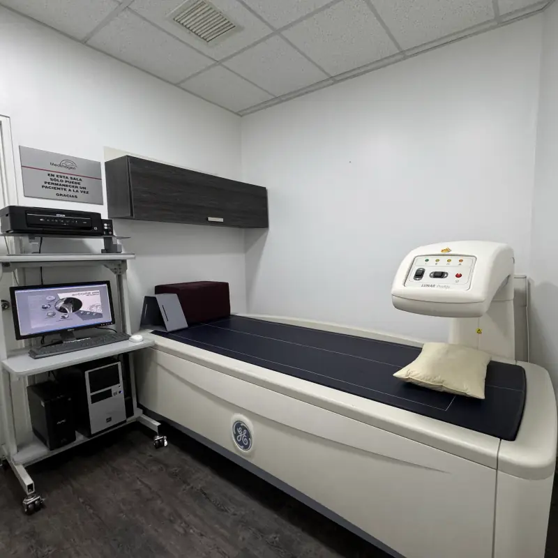 Sala de densitometría de Medimagen con el densitómetro GE Lunar
